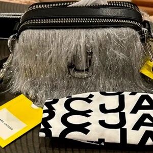 BRAND NEW Stylish Marc Jacobs "The Snapshot" crossbody bag in silver and black.